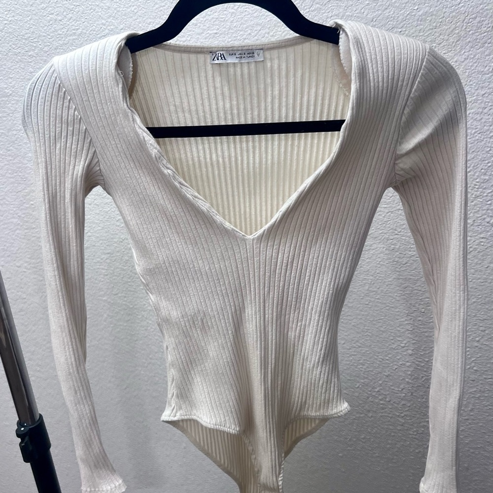 ZARA Ivory Ribbed V-Neck Long Sleeve Bodysuit